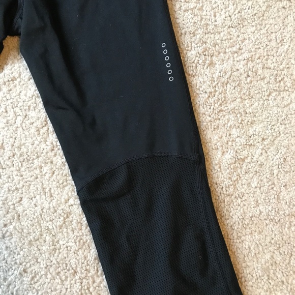Nike Black Cropped Leggings - Picture 6 of 8